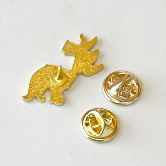 Three Tailed Red Fox Pin - Picture 5 of 9